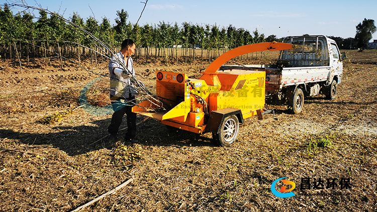 河南昌達HC-6130型樹枝粉碎機新疆客戶使用現場，樹枝粉碎機實體廠家！